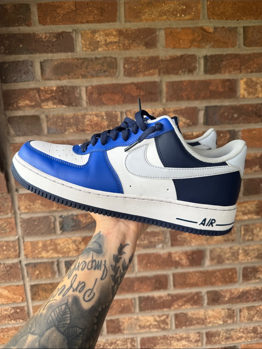 Nike White / Royal Blue / Navy Low-Top Sneakers